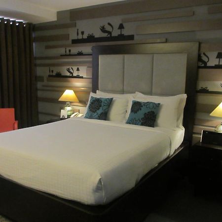 The Theodore Hotel تاجيتاي المظهر الخارجي الصورة