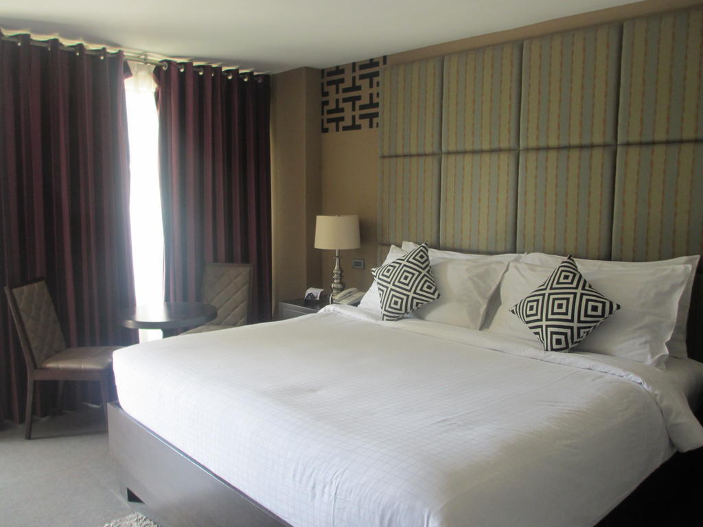 The Theodore Hotel تاجيتاي المظهر الخارجي الصورة