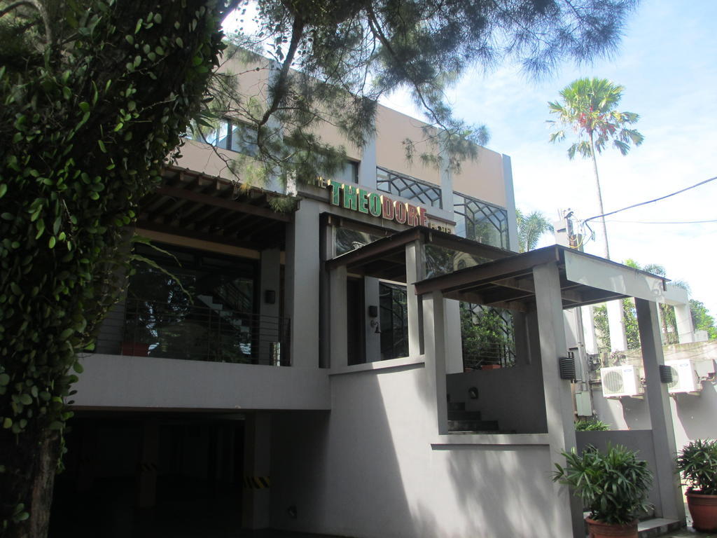 The Theodore Hotel تاجيتاي المظهر الخارجي الصورة