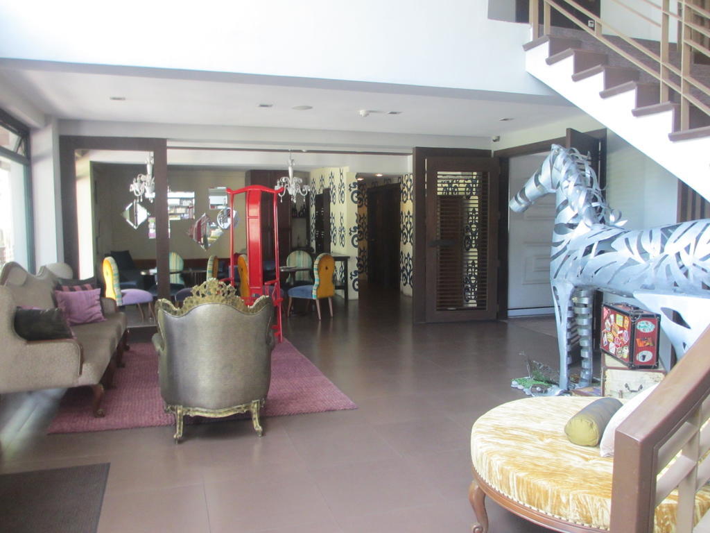 The Theodore Hotel تاجيتاي المظهر الخارجي الصورة