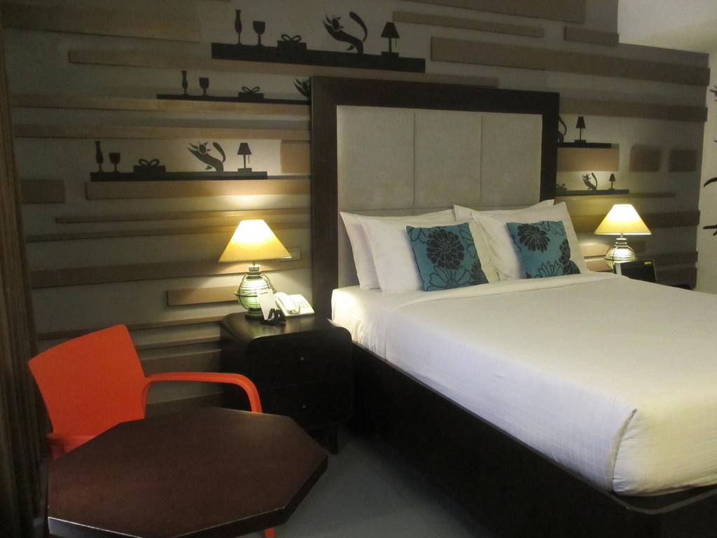 The Theodore Hotel تاجيتاي المظهر الخارجي الصورة