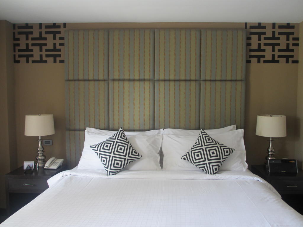 The Theodore Hotel تاجيتاي المظهر الخارجي الصورة