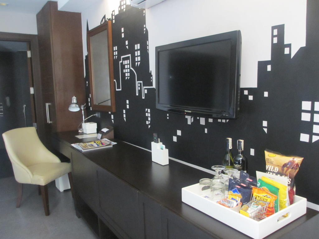 The Theodore Hotel تاجيتاي المظهر الخارجي الصورة