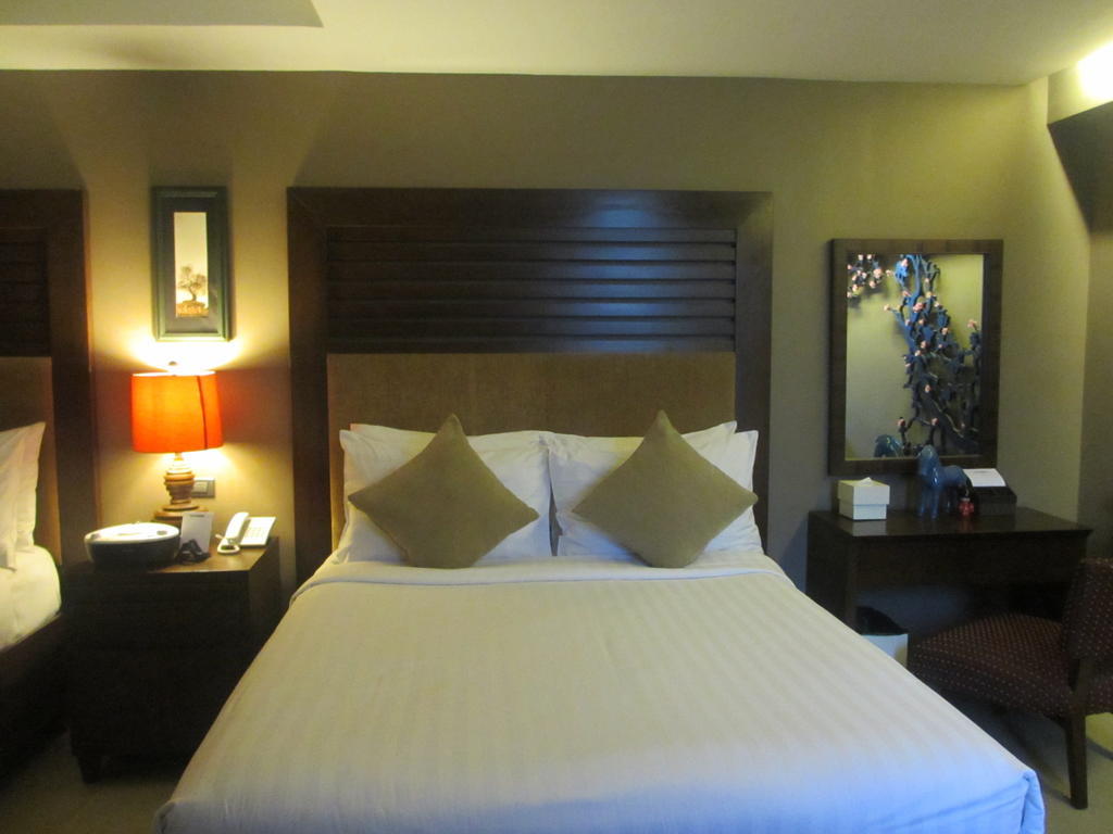 The Theodore Hotel تاجيتاي المظهر الخارجي الصورة
