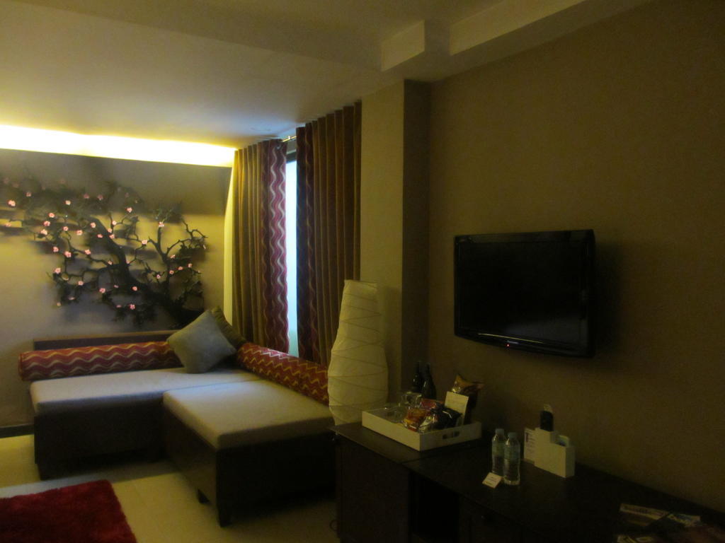 The Theodore Hotel تاجيتاي المظهر الخارجي الصورة