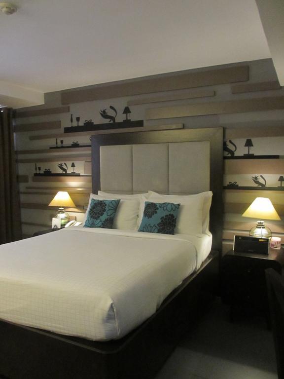The Theodore Hotel تاجيتاي المظهر الخارجي الصورة