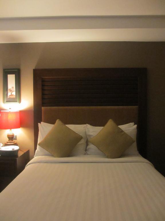 The Theodore Hotel تاجيتاي المظهر الخارجي الصورة