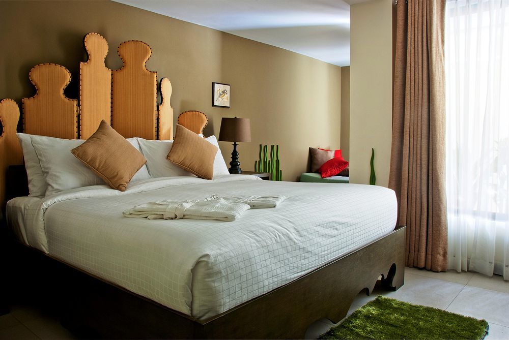 The Theodore Hotel تاجيتاي المظهر الخارجي الصورة