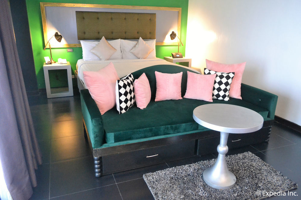The Theodore Hotel تاجيتاي المظهر الخارجي الصورة