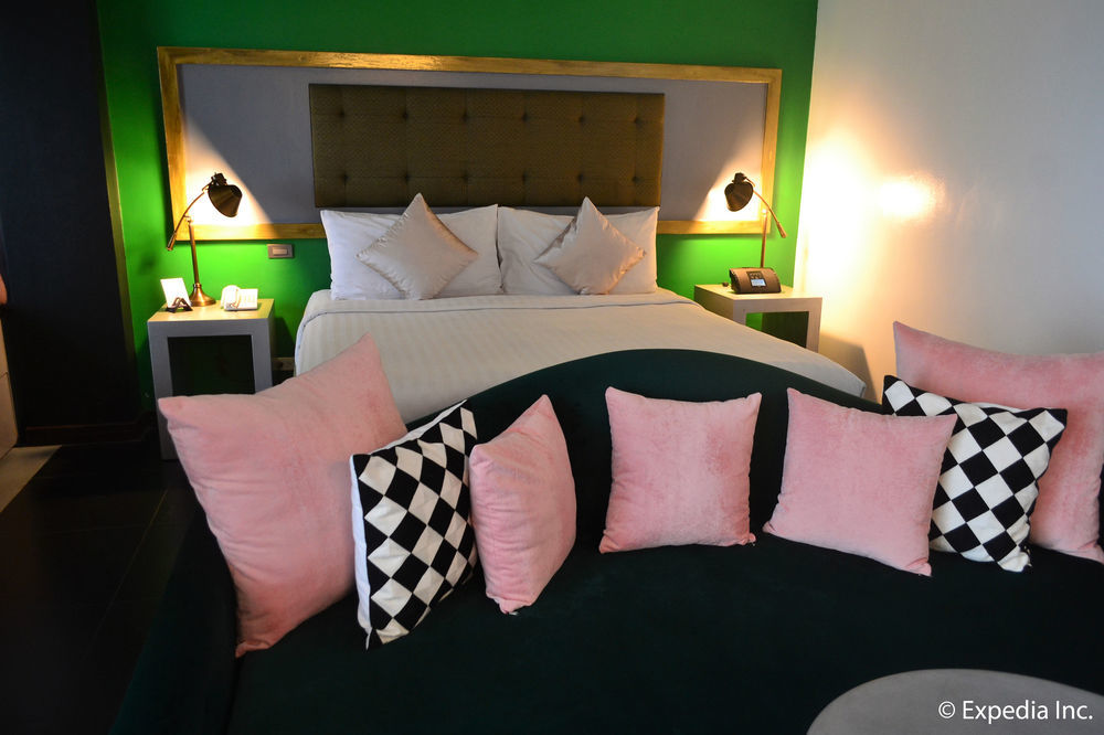 The Theodore Hotel تاجيتاي المظهر الخارجي الصورة
