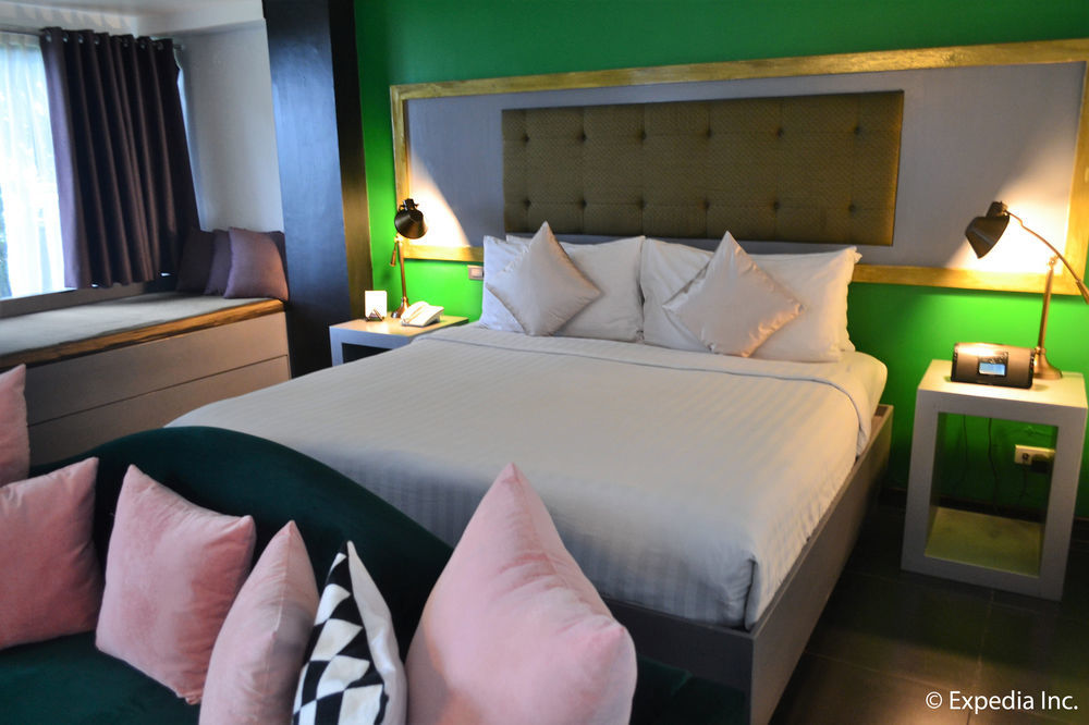 The Theodore Hotel تاجيتاي المظهر الخارجي الصورة